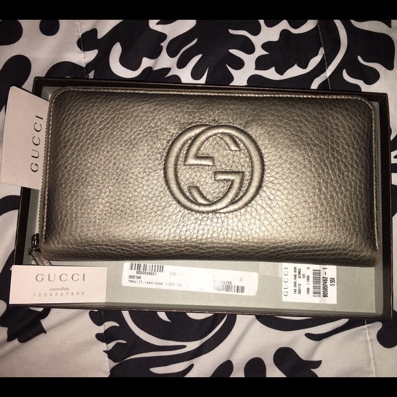 Authentic Large Gucci Soho wallet