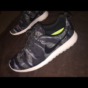 Nike Roshe Size 13