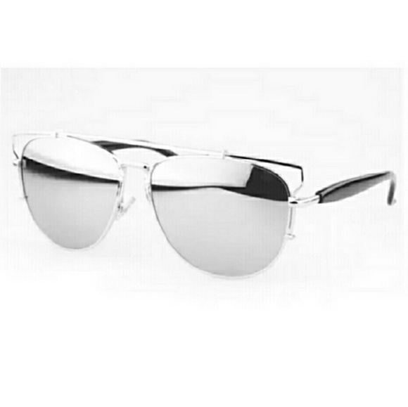 ⭐FREE Flat Top Mirror Sunnies with $100+ purchase⭐ - Picture 4 of 4