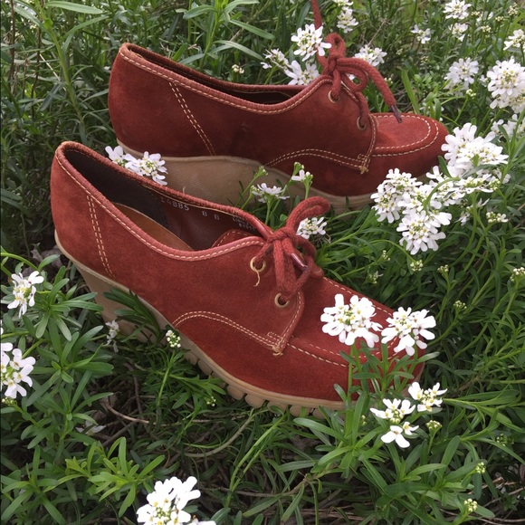 Incredible vintage suede wedges.