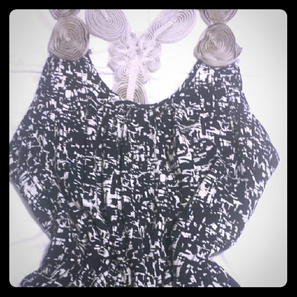 Comfy top with delicate accents