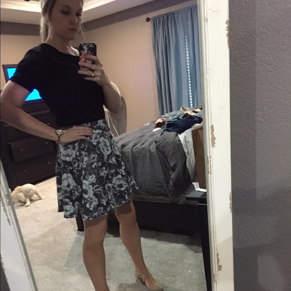 Urban Outfitter Skirt ✔️ - Picture 3 of 3