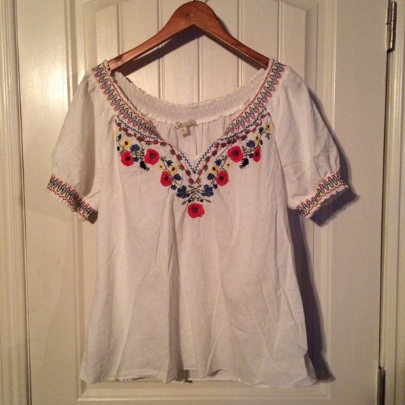 🌟Floral White Top 🌟 - Picture 2 of 2