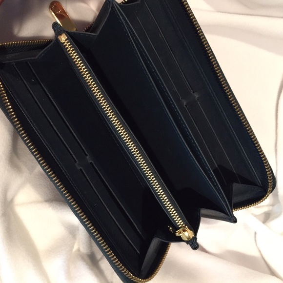 LV Zippy Wallet - Picture 2 of 4