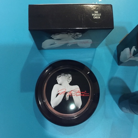 SOLD! Mac Marilyn Monroe collection - Picture 3 of 4