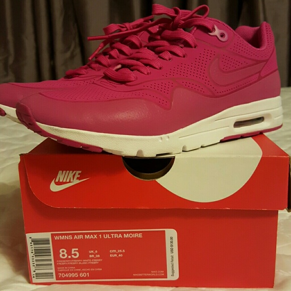 Nike Air maxes