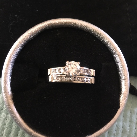 New 2 pcs set engagement ring sz8 - Picture 3 of 4