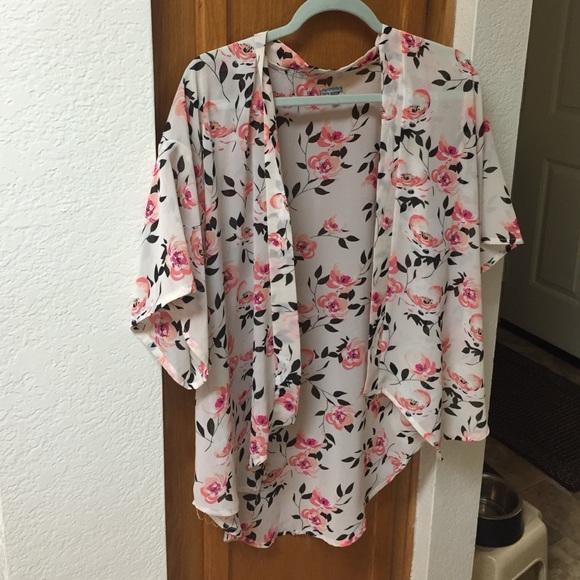 Charlotte Russe Tops - 💫 FESTIVAL SEASON Charlotte Russe Kimono