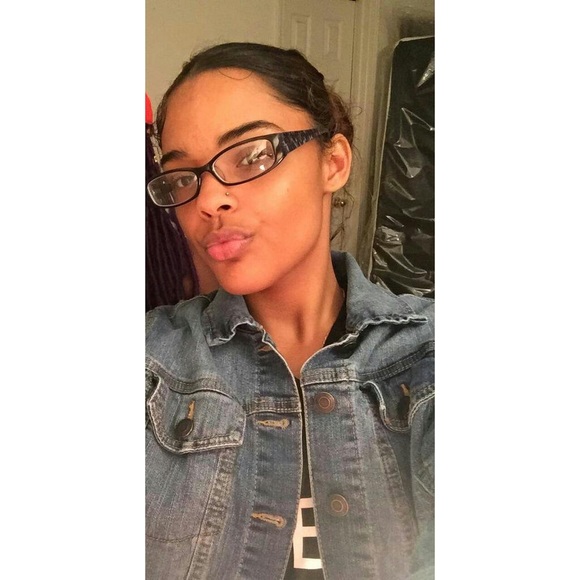 Meet your Posher, Sierra - Picture 1 of 1