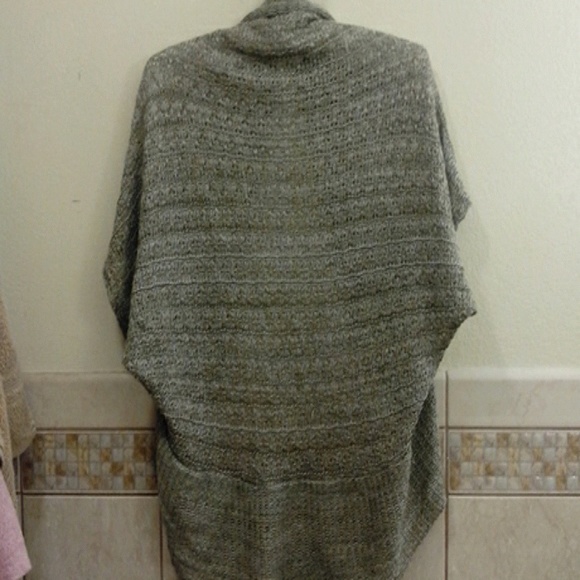 Light-olive green/gray coloured Shawl - Picture 2 of 2