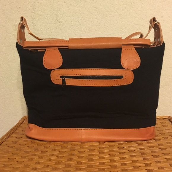 "AK" Beautiful Guatemalan Chevron Handbag. - Picture 2 of 4