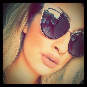 Black cat eye sunnglasses🐱, make me an offer ! 😄