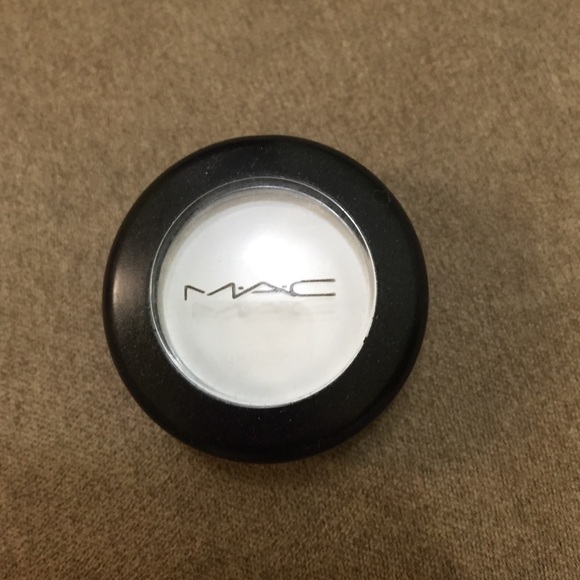 MAC eyeshadow. White.