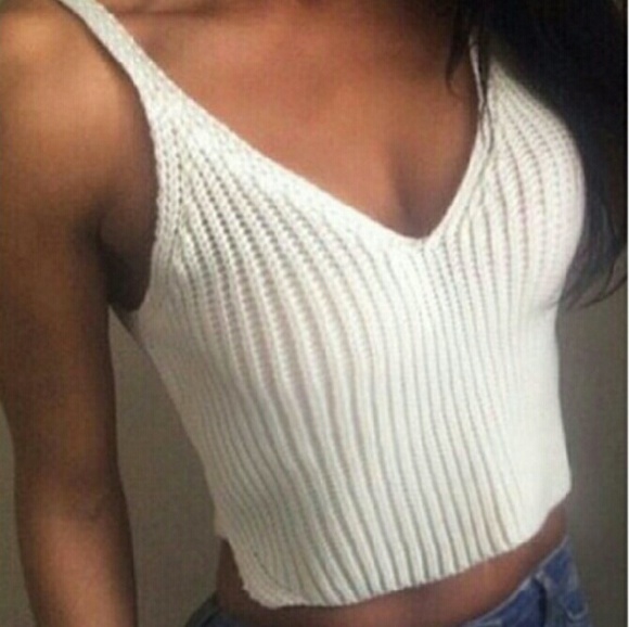 HOLD: Knit crop in off-white