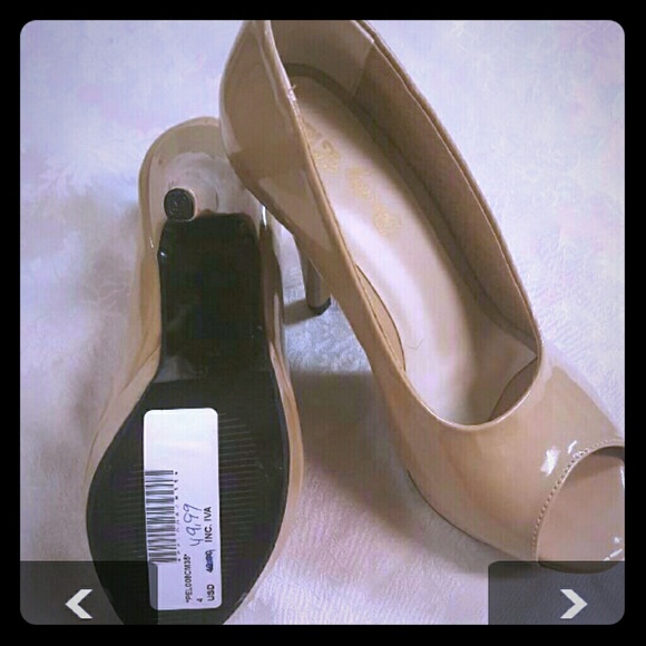 Nude Pumps
