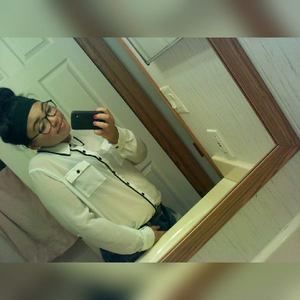 Meet your Posher, Adrianna