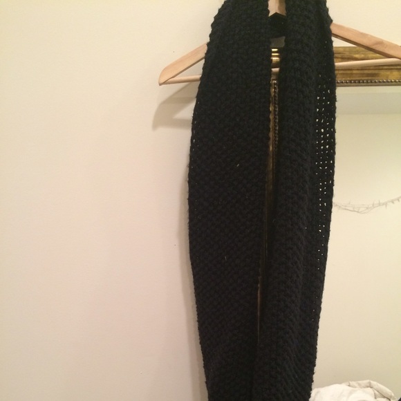 Knit scarf - Picture 2 of 2
