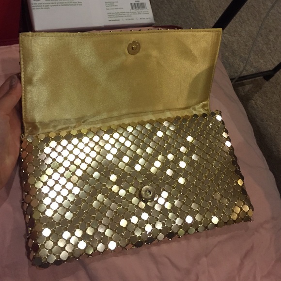 Gold sequins clutch - Picture 2 of 3
