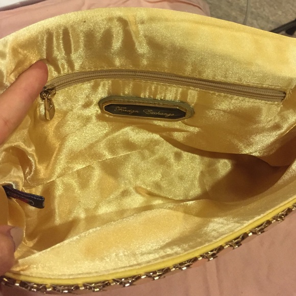 Gold sequins clutch - Picture 3 of 3