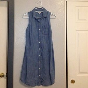 Sleeveless chambray dress