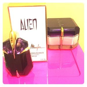 Alien 1.0oz Eau De Parfum spray & 6.7oz Body Cream