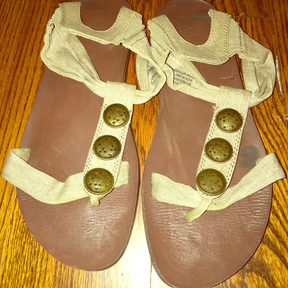 Flat sandals