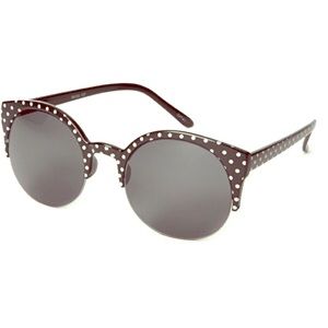 Polka dot cat eye sunglasses 😍👠
