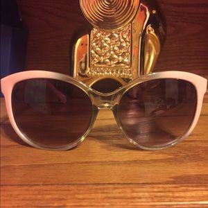 Clear and pink cat eye sunglasses 💝