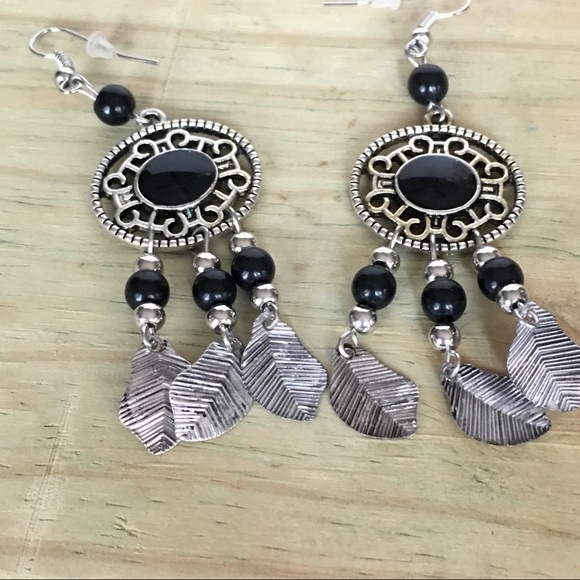 2 piece necklace and earring set - Picture 4 of 6