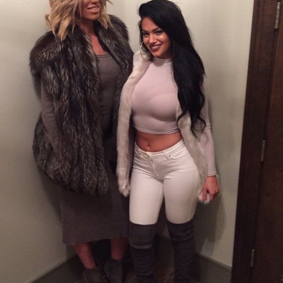 Meet your Posher, Kaycee - Picture 2 of 3