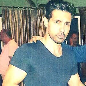 Meet your Posher, Arya