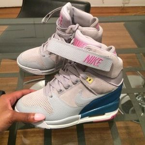 only wore once ! Too small unfortunately