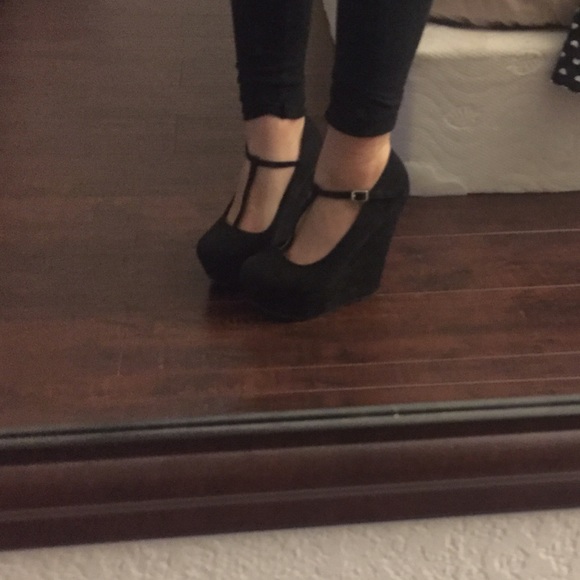 Suede black T-strap wedges