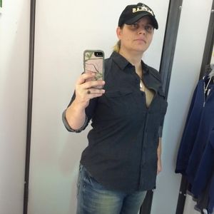 Meet your Posher, Dee