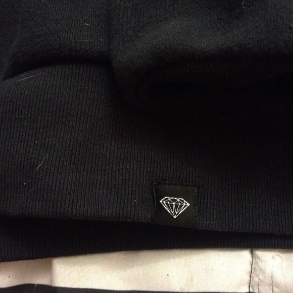 Diamond Pullover - Picture 3 of 3