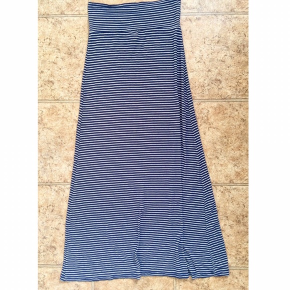 S-Maxi Skirt; RESERVED 🌞