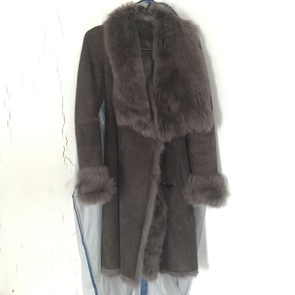 ❤️ Beautiful Shearling Coat ❤️ price is firm - Picture 2 of 4