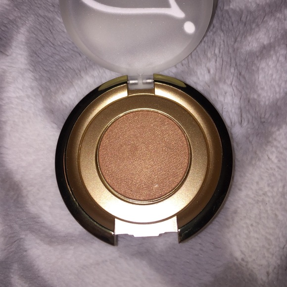 Rose Gold eyeshadow