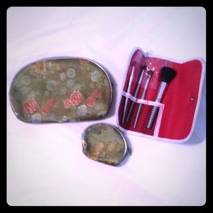 Makeup brush with makeup bag bundle