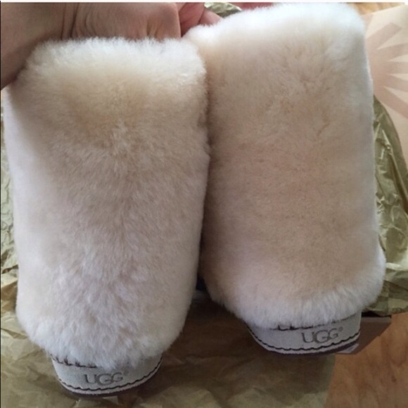 UGG authentic kestrel boots Sz 7 new - Picture 2 of 4