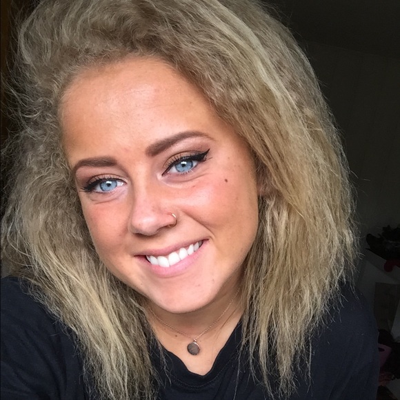 Meet your Posher, Mackenzie - Picture 1 of 1