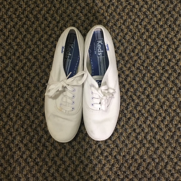 White keds canvas sneakers. Great condition.