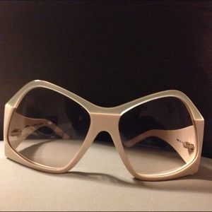 Fendi two-tone sunglasses - CHIC!