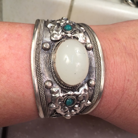 Tibetan Silver White/Green Cabochons Cuff - Picture 2 of 4