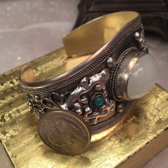 Tibetan Silver White/Green Cabochons Cuff - Picture 3 of 4