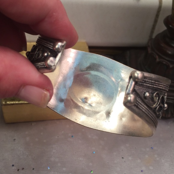 Tibetan Silver White/Green Cabochons Cuff - Picture 4 of 4