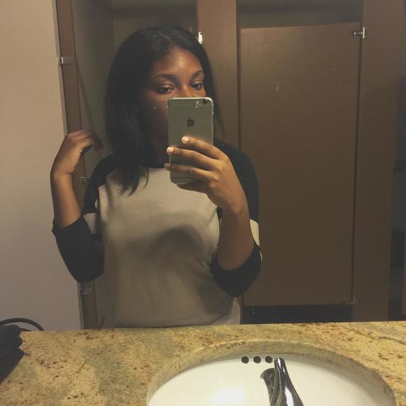 Meet your Posher, Rae - Picture 1 of 1