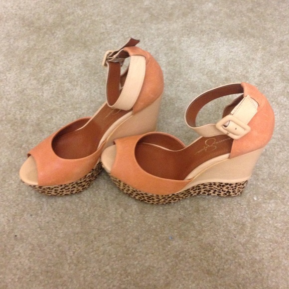 Jessica Simpson Wedges