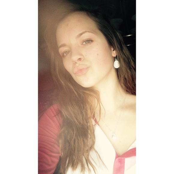 Meet your Posher, Alexis - Picture 1 of 1