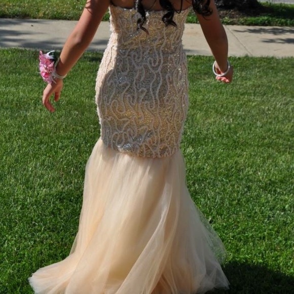 FAVIANA Exquisite-Classy Prom Gown/Dress - Picture 3 of 4